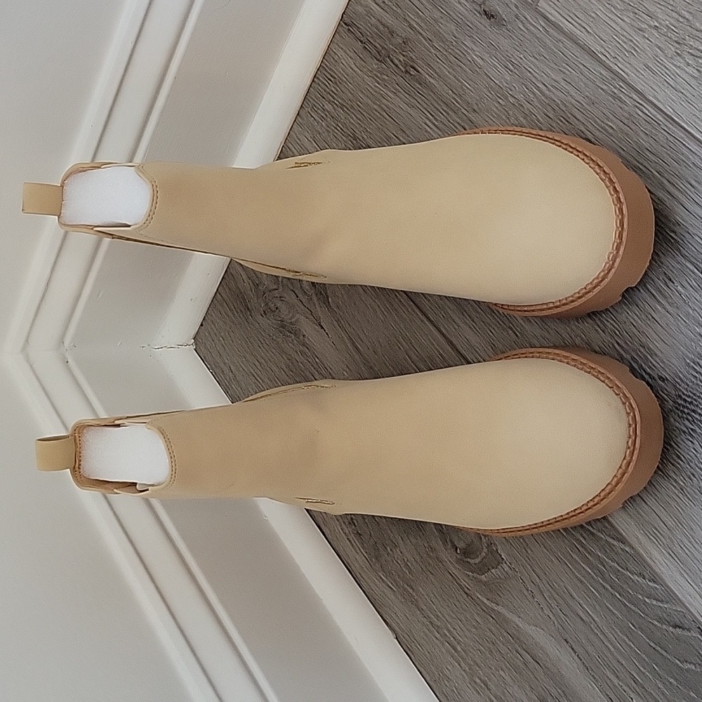 Coutgo Ankle Combat Chelsea Lug Sole Chunky Mid Heel Boots Size 8.5 Tan NIB